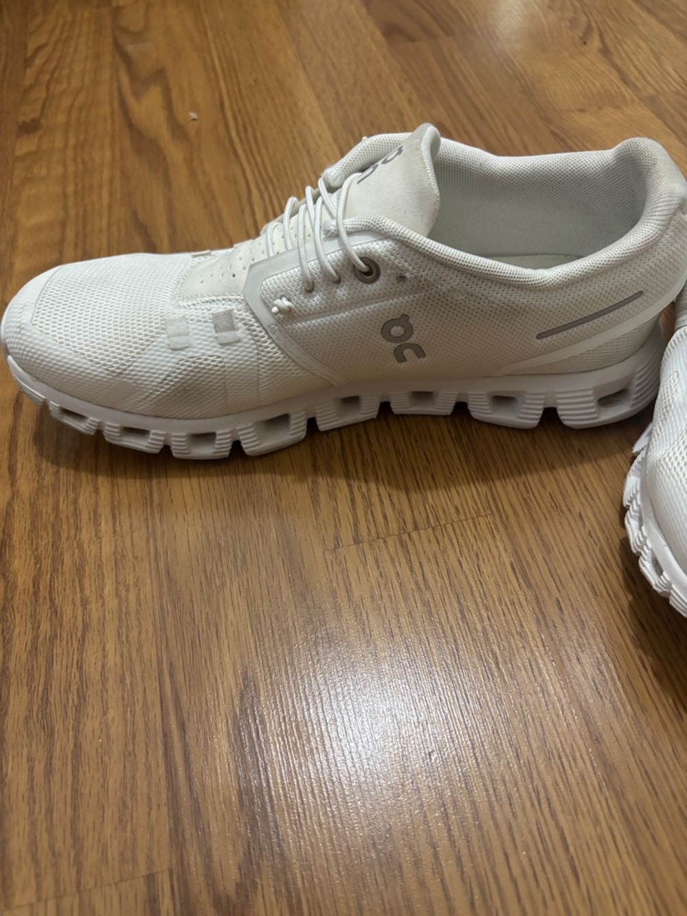 On Running All White Cloud Sneakers - Picture 4 of 10
